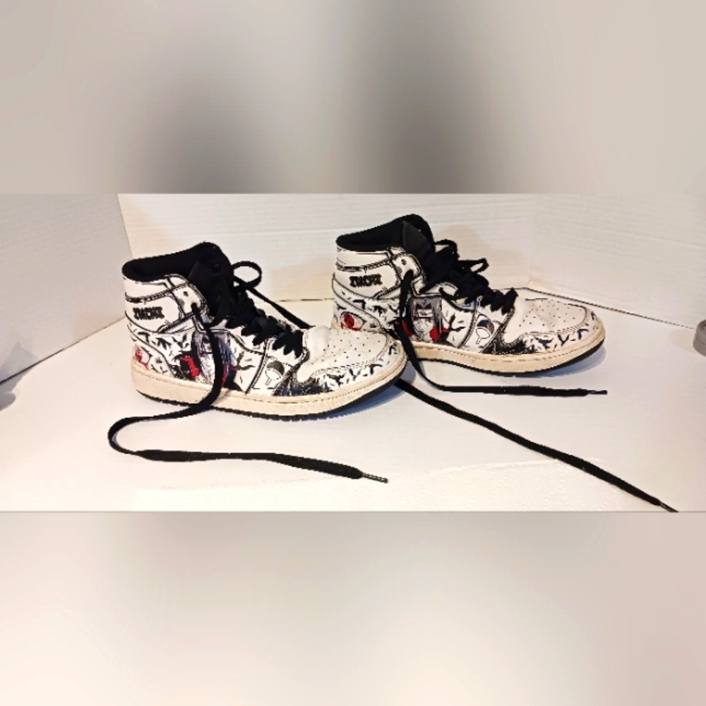 ITACHI ANIME Sneakers sz.39 / 8 US